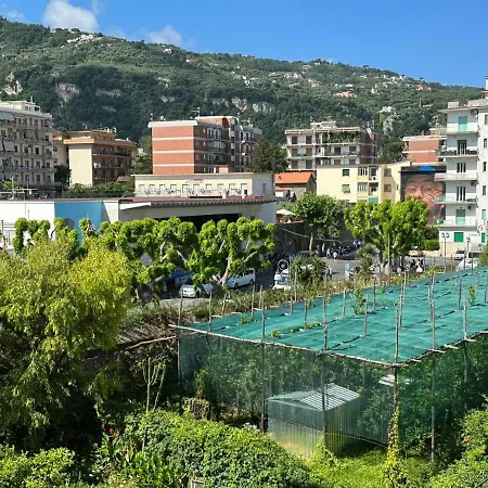 Alojamento de Acomodação e Pequeno-almoço Midtown Excellence Sorrento