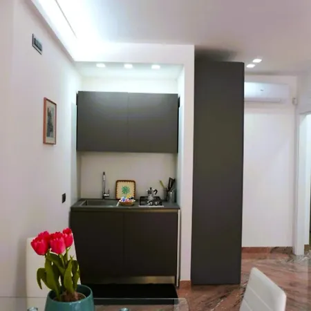 Midtown Excellence Bed & Breakfast 4*